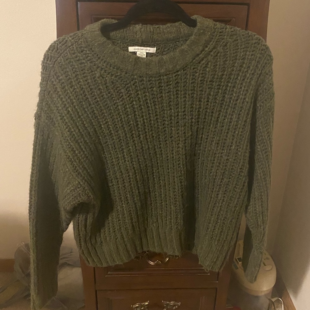 Woman’s American Eagle green sweater